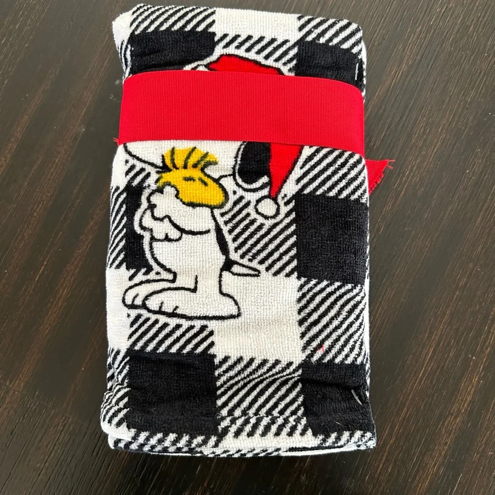NWT Peanuts Santa Hat Snoopy 2 piece hand towel set Christmas Holiday Plaid